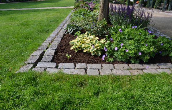 Stone Edging Installation in Ann Arbor
